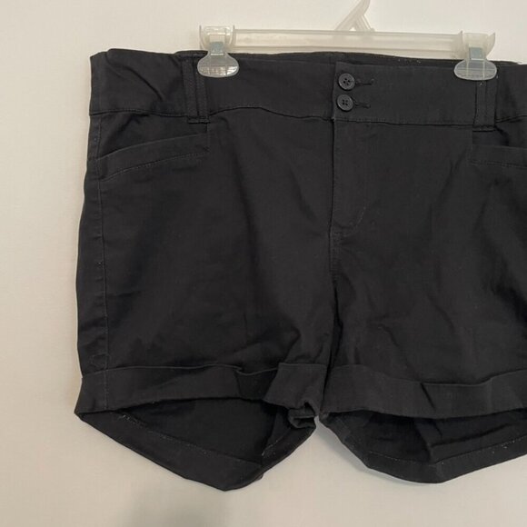 TORRID Plus Size 5 Inch Stretch Sateen Mid Rise Belted Short Black 20 - NO BELT - Picture 4 of 13